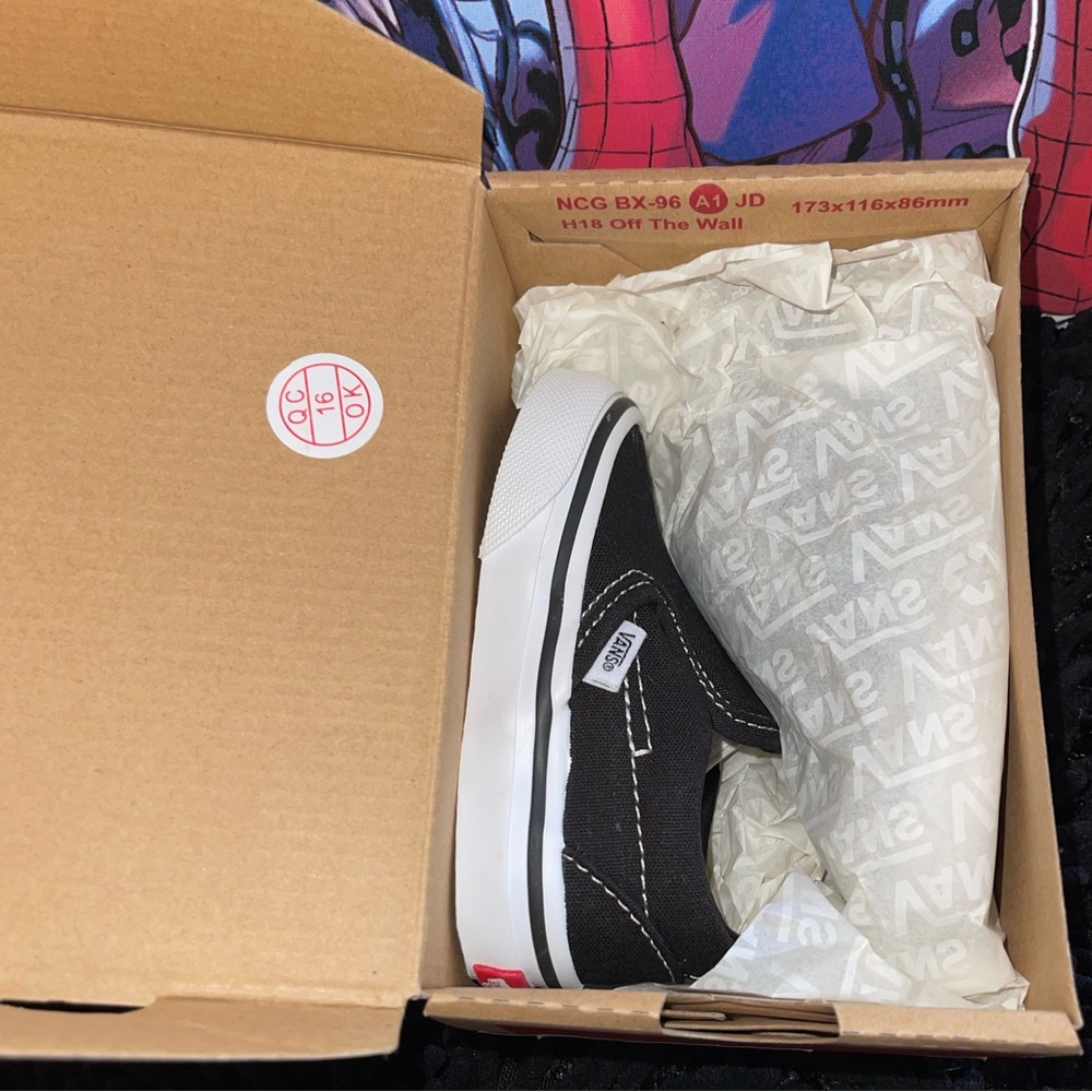 VANS - Picture 3 of 9